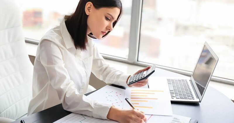 Dazz Management Consulting - Servicii specializate de management financiar